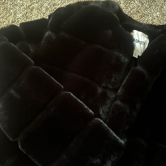 Gorgeous BB Dakota faux fur jacket - Picture 3 of 3